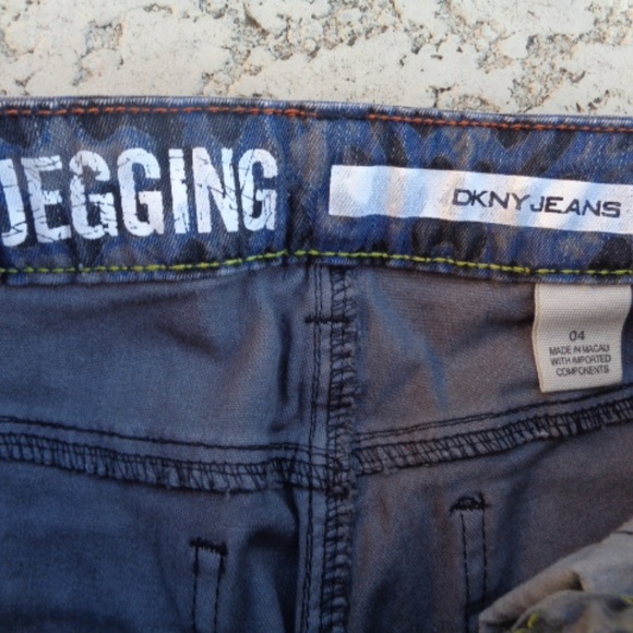 DKNY Size 4 Animal Print Jeans - Picture 4 of 8